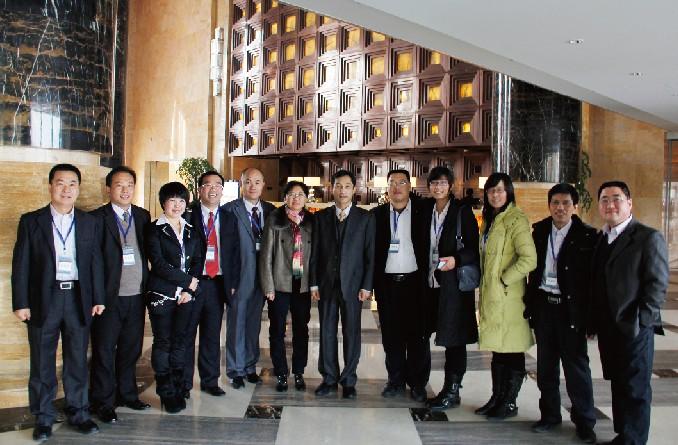 康明斯與陜西寶雞市龍江機械公司客戶合影